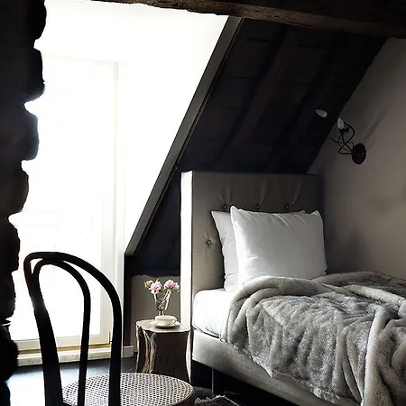 Sandton Pillows Hotel 3*